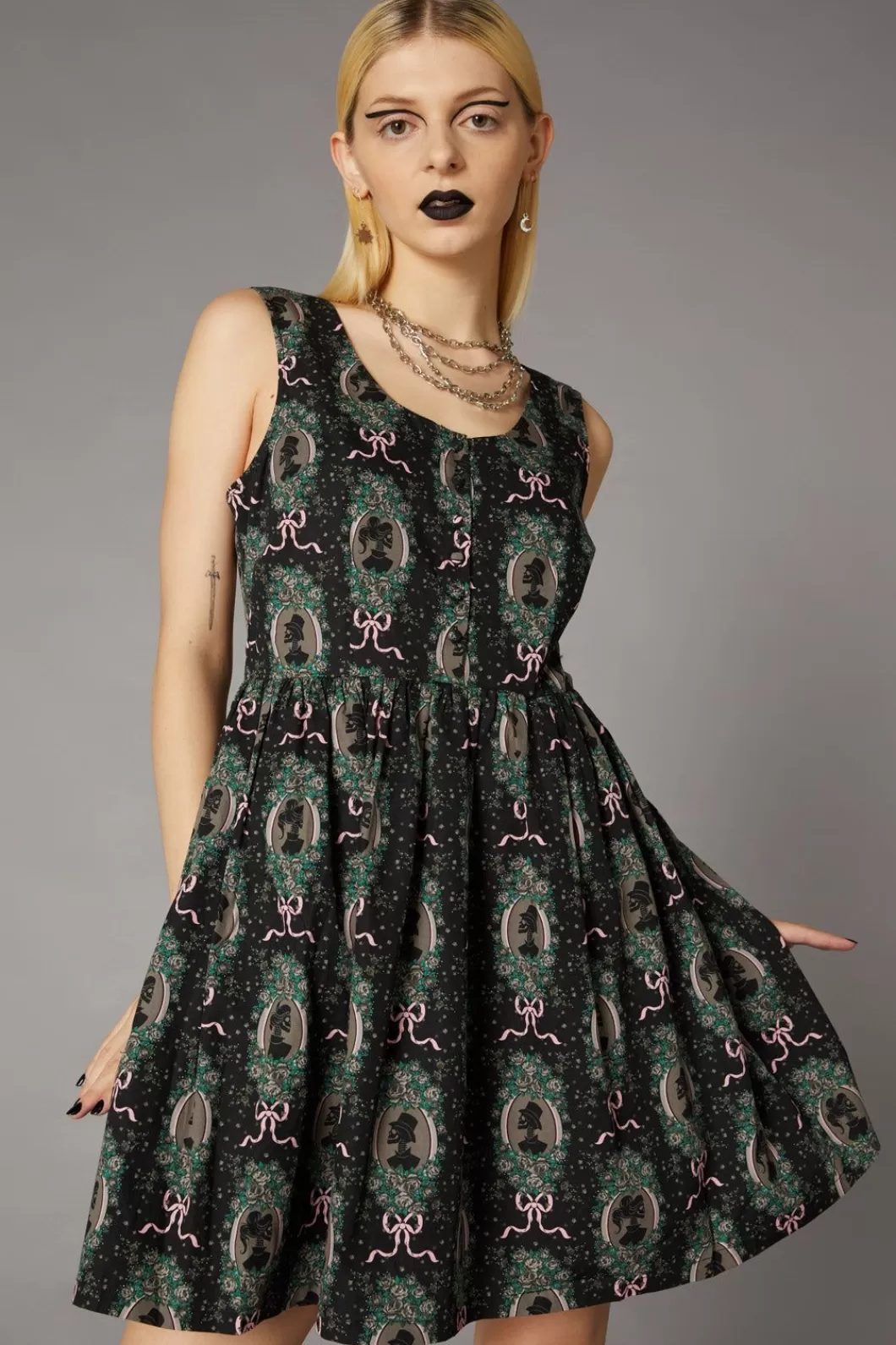 Dresses & Pinafores<Black Friday Spooky Cameo Print Dress